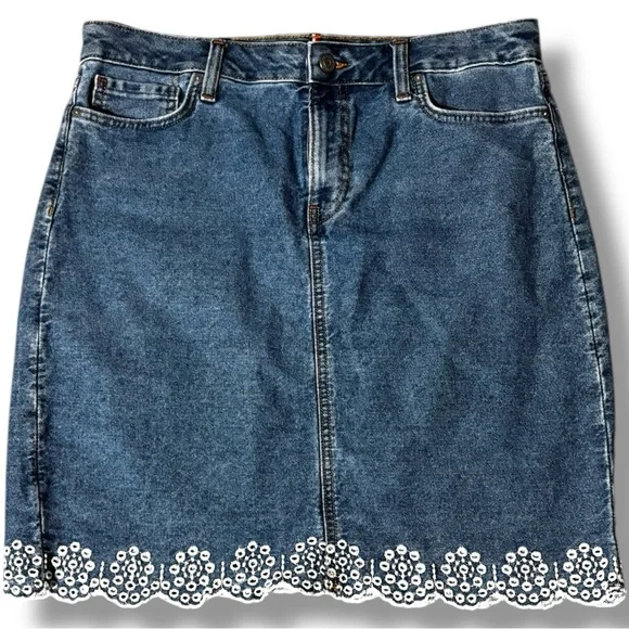 Tommy Hilfiger Light Blue Classic Pencil Denim Skirt with White Floral Detail - Picture 7 of 16